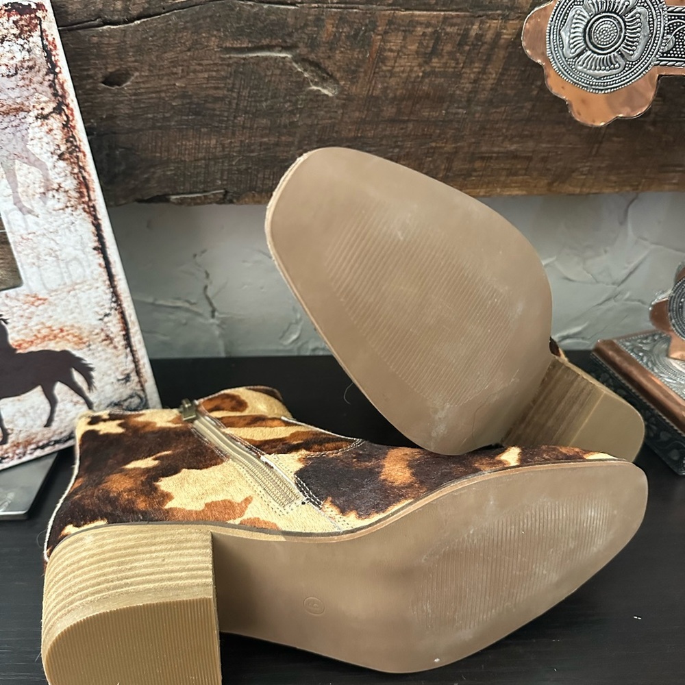 New Boutique Corky's Charming Cow Print Ankle Boots with Inside Zipper Closure - Picture 9 of 12